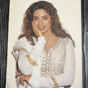 Juhi Chawla * Vintage Bollywood Postcard * (jAIN) (6634)