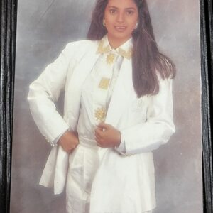 Juhi Chawla * Vintage Bollywood Postcard * (RS) (PC-2185)