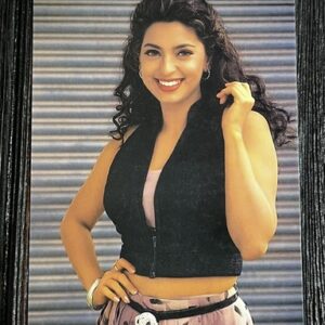 Juhi Chawla * Vintage Bollywood Postcard * (RC) (PC-1416)