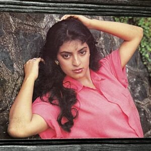 Juhi Chawla * Vintage Bollywood Postcard * (BAP) (1145)