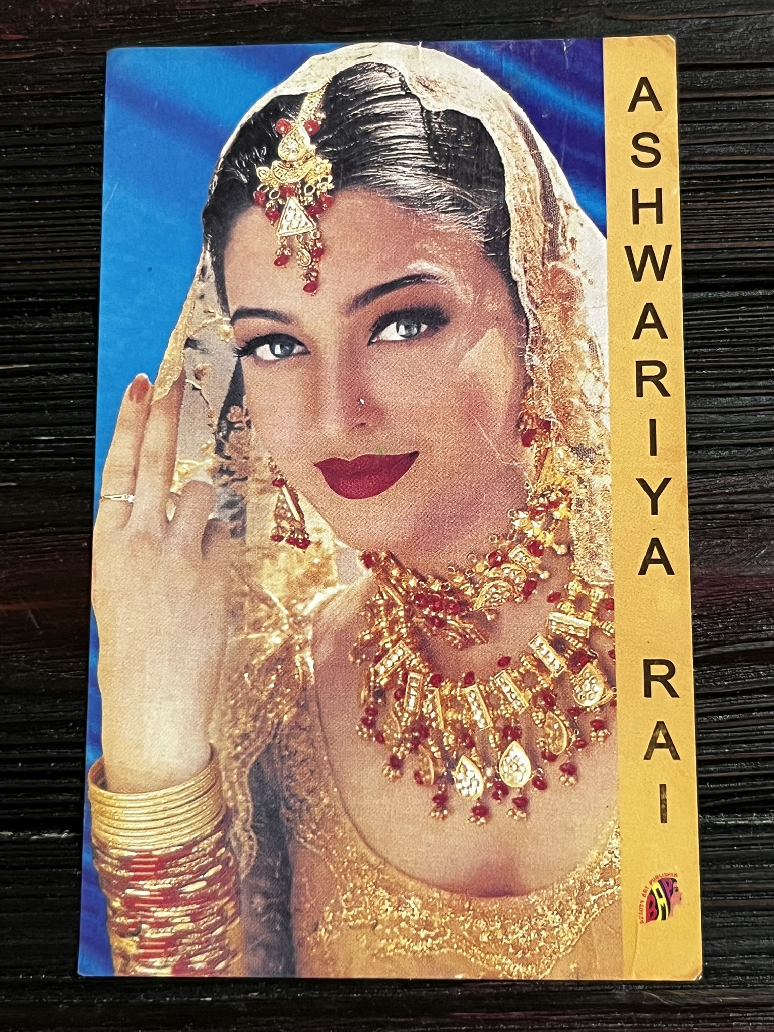 Aishwarya Rai Bachchan * Vintage Bollywood Postcard * (BAP) (WN)