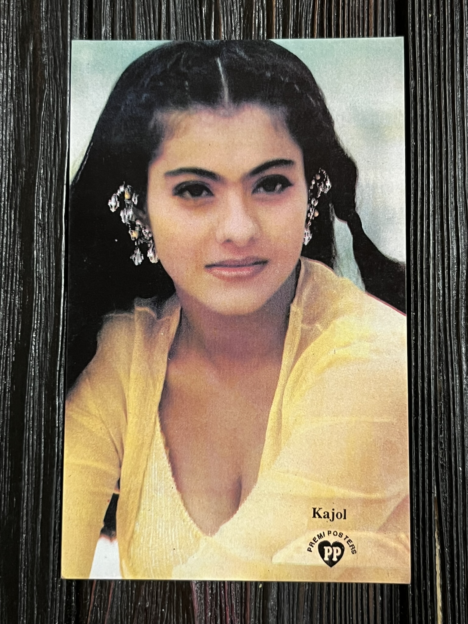 Kajol Devgn * Vintage Bollywood Postcard * (Premi) (WN)
