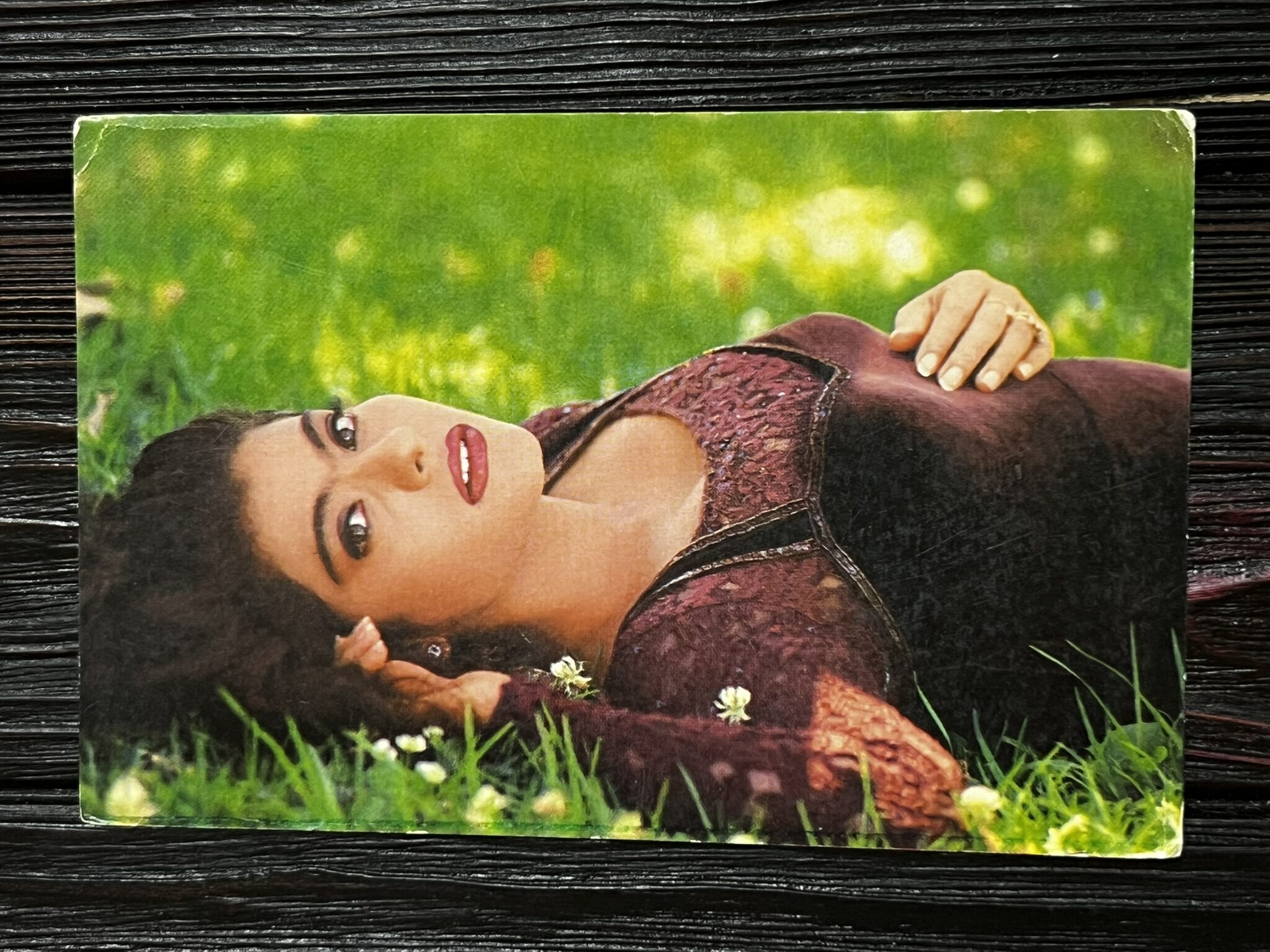 Kajol Devgn * Vintage Bollywood Postcard * (NP) (WN)