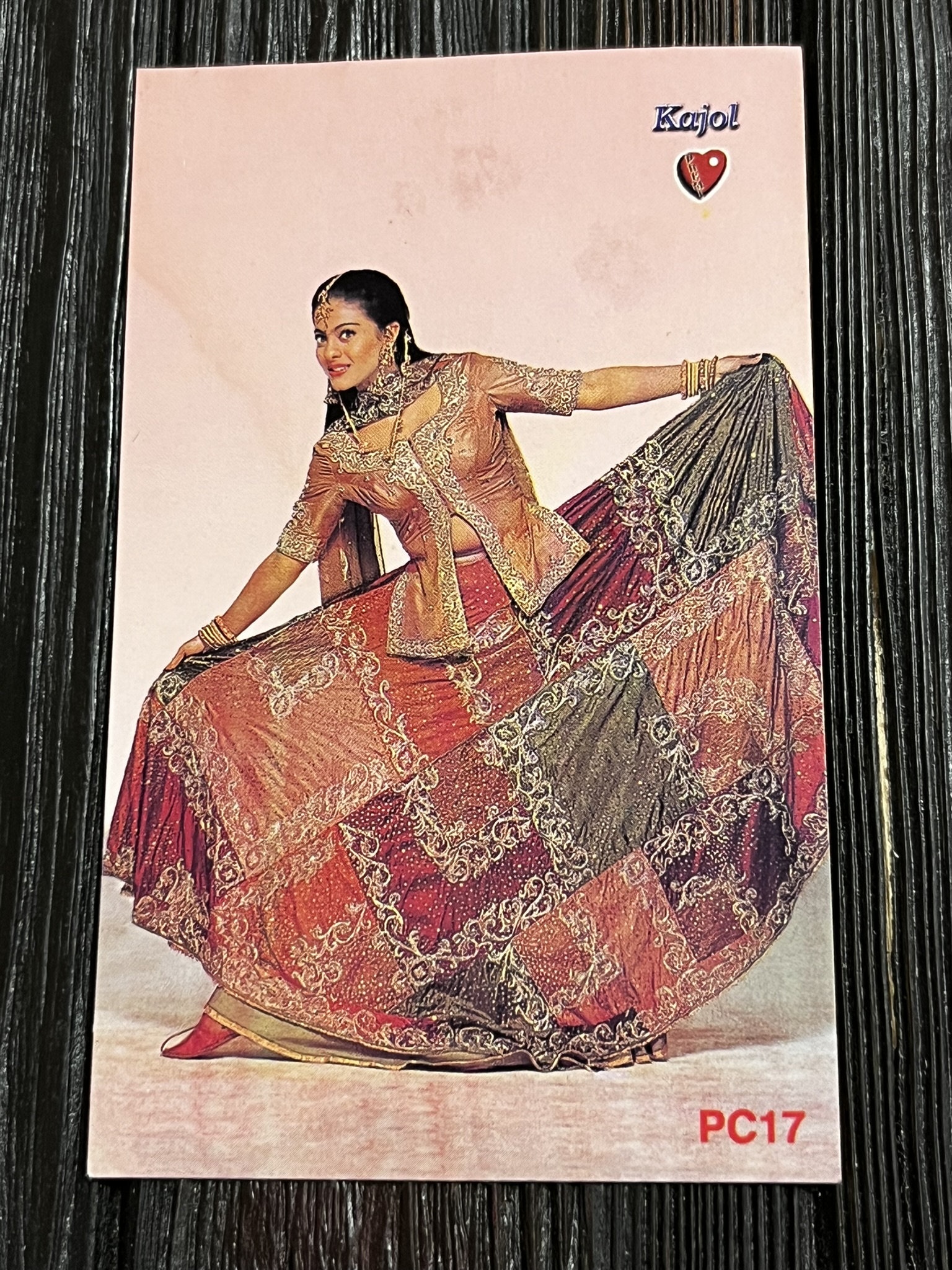 Kajol Devgn * Vintage Bollywood Postcard * (Premi) (17)