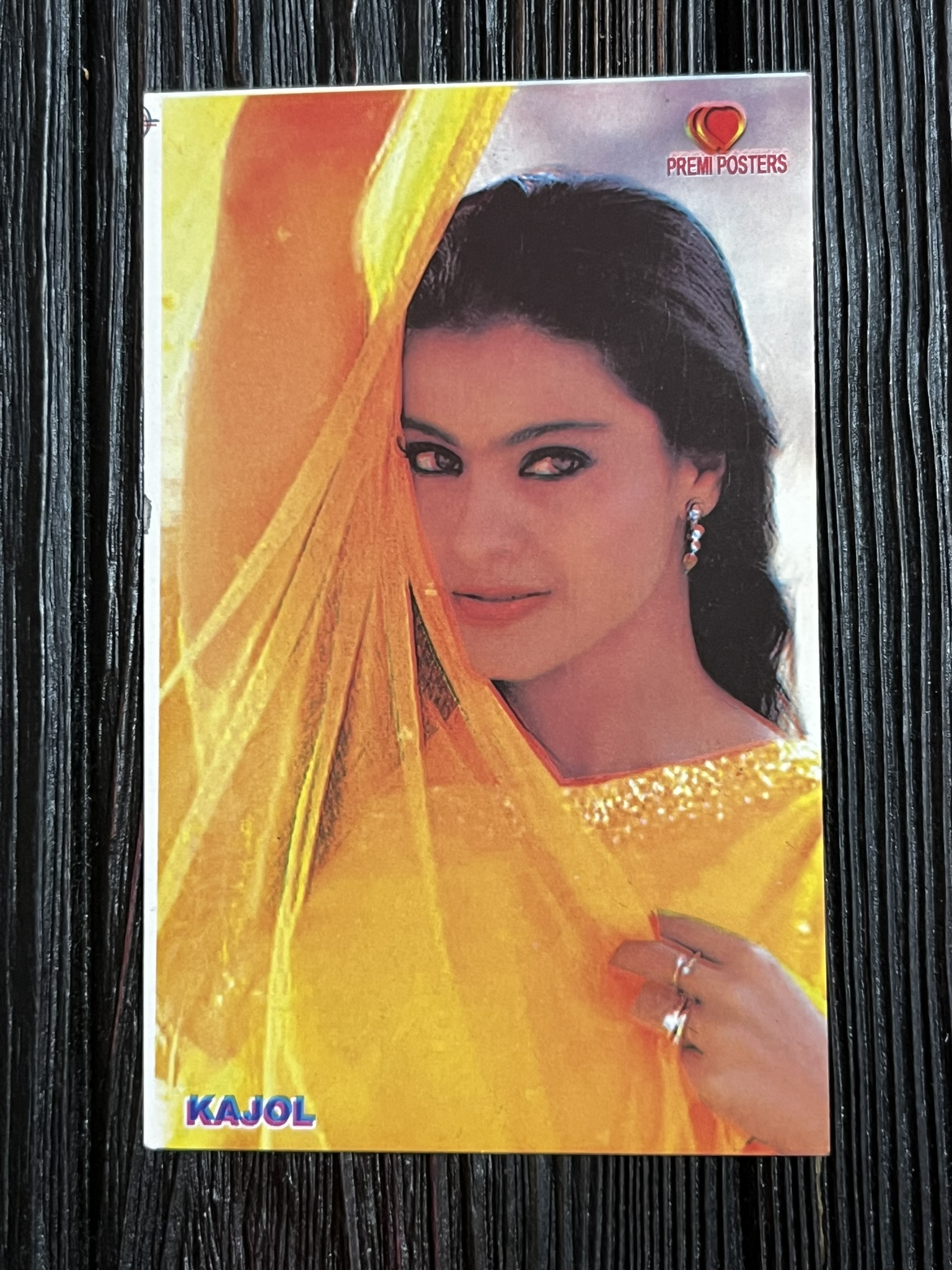 Kajol Devgn * Vintage Bollywood Postcard * (Premi) (WN)
