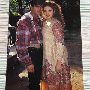 Manisha Koirala Sunil Shetty * Vintage Bollywood Postcard * (BAP) (2841)