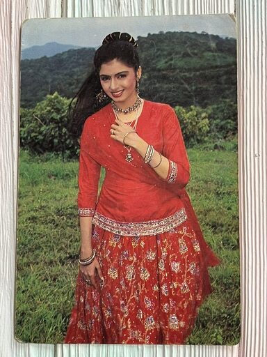 Bhagyashree Patwardhan * Vintage Bollywood Postcard * (BAP) (2234)