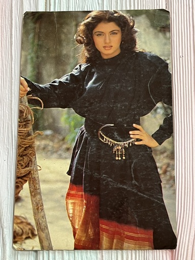 Bhagyashree Patwardhan * Vintage Bollywood Postcard * (Ruby) (508)