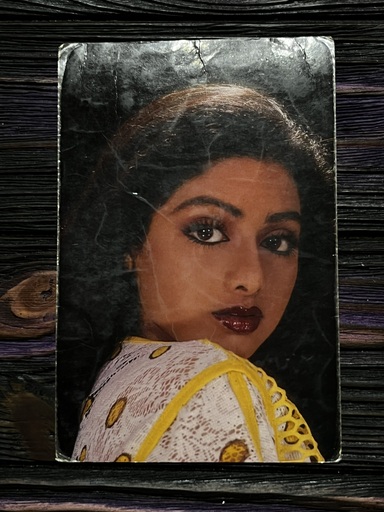 Sridevi * Vintage Bollywood Postcard * (BAP) (408)