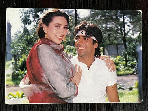 Karishma Kapoor Akshay Kumar * Vintage Bollywood Postcard * (jAIN) (7641)