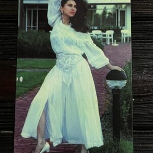 Karishma Kapoor * Vintage Bollywood Postcard * (RC) (114)