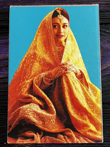 Rani Mukerji * Vintage Bollywood Postcard * (Bombay) (WN)