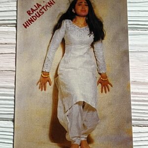 Karishma Kapoor * Vintage Bollywood Postcard * (RC) (WN)