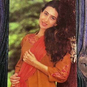 Karishma Kapoor * Vintage Bollywood Postcard * (UC) (WN)