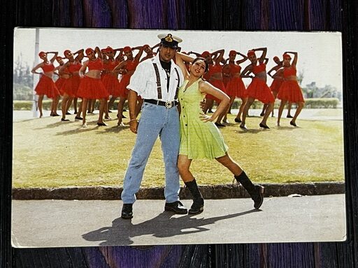 Karishma Kapoor Govinda* Vintage Bollywood Postcard * (Brijbasi) (3907)