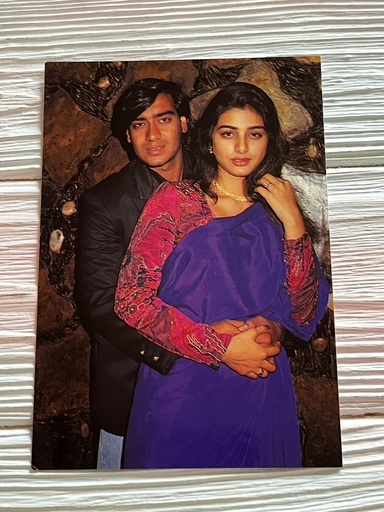 Tabu Tabassum Hashmi Ajay Devgn * Vintage Bollywood Postcard * (RC) (2439)