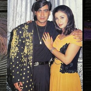 Tabu Tabassum Hashmi Ajay Devgn * Vintage Bollywood Postcard * (BAP) (2732)