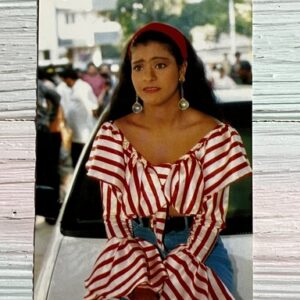 Kajol Devgn * Vintage Bollywood Postcard * (NAA) (WN)