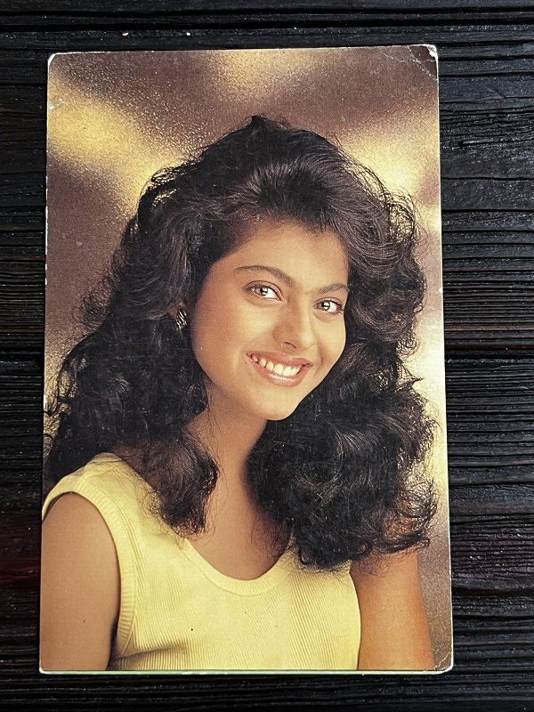 Kajol Devgn * Vintage Bollywood Postcard * (Brijbasi 2939)