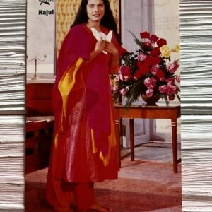 Kajol Devgn * Vintage Bollywood Postcard * (Ruby) (WN)