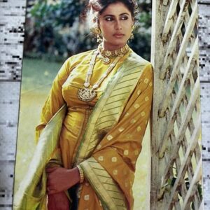 Smita Patil * Vintage Bollywood Postcard * (Ruby) (200)