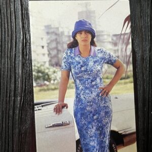 Kajol Devgn * Vintage Bollywood Postcard * (BCC)(1103)