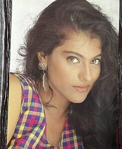 Kajol Devgn * Vintage Bollywood Postcard * (US) (WN)