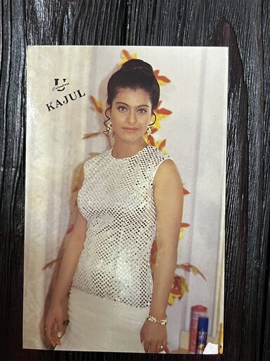 Kajol Devgn * Vintage Bollywood Postcard * (US) (WN)