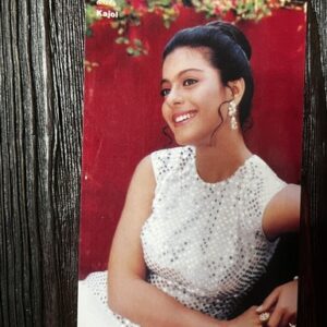 Kajol Devgn * Vintage Bollywood Postcard * (NAA) (WN)