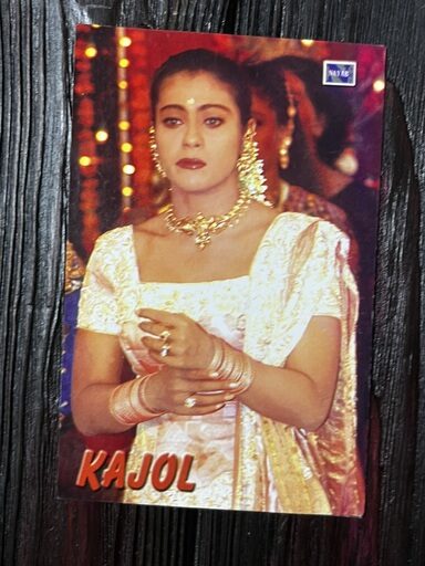 Kajol Devgn * Vintage Bollywood Postcard * (NAA) (WN)