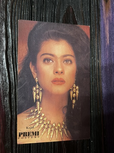 Kajol Devgn * Vintage Bollywood Postcard * (PP) (WN)
