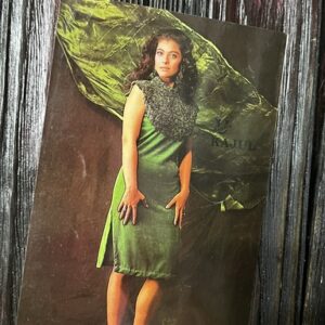 Kajol Devgn * Vintage Bollywood Postcard * (US) (WN)