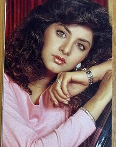 Divya Bharti* Vintage Bollywood Postcard * (Brijbasi) (2351)