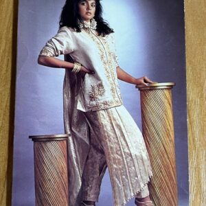 Pooja Bhaat  * Vintage Bollywood Postcard * (RS) (1505)