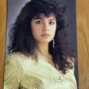 Pooja Bhaat  * Vintage Bollywood Postcard * (RS) (1464)