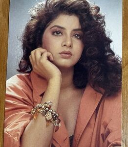 Divya Bharti* Vintage Bollywood Postcard * (NCC) (WN)
