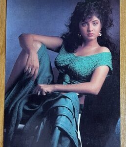 Divya Bharti* Vintage Bollywood Postcard * (Dawn) (561)